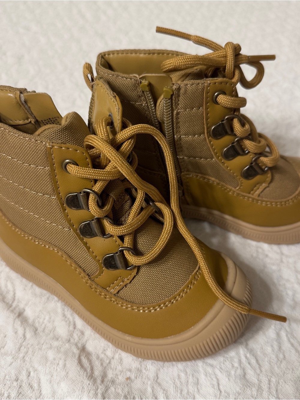 Cat & Jack Kids Lace-Up Ankle Boots in Mustard / Brown - Size 7